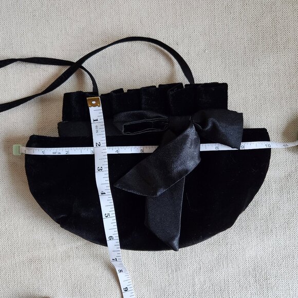 🇨🇦 Black Velvet Evening Bag with Satin Bow - Picture 7 of 7
